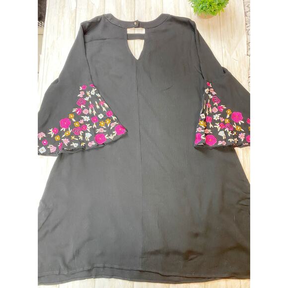 JODIFL Black A-Line Bell Sleeve Dress - Picture 7 of 16